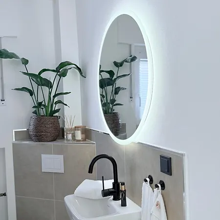 Apartament R *